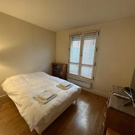 Bedroom For Two Persons Near Parc Monceau Penzion