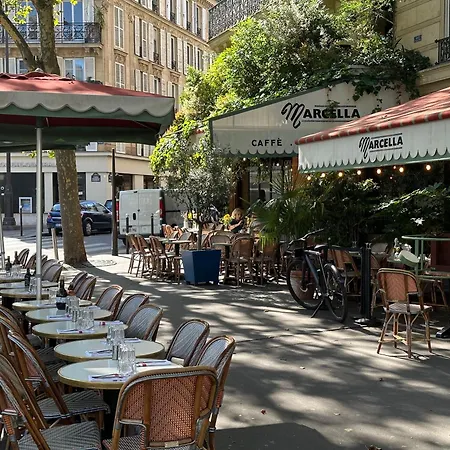 Guest house Bedroom For Two Persons Near Parc Monceau *