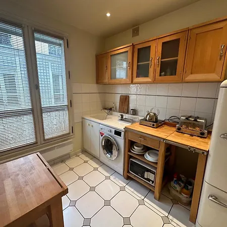 Penzion Bedroom For Two Persons Near Parc Monceau